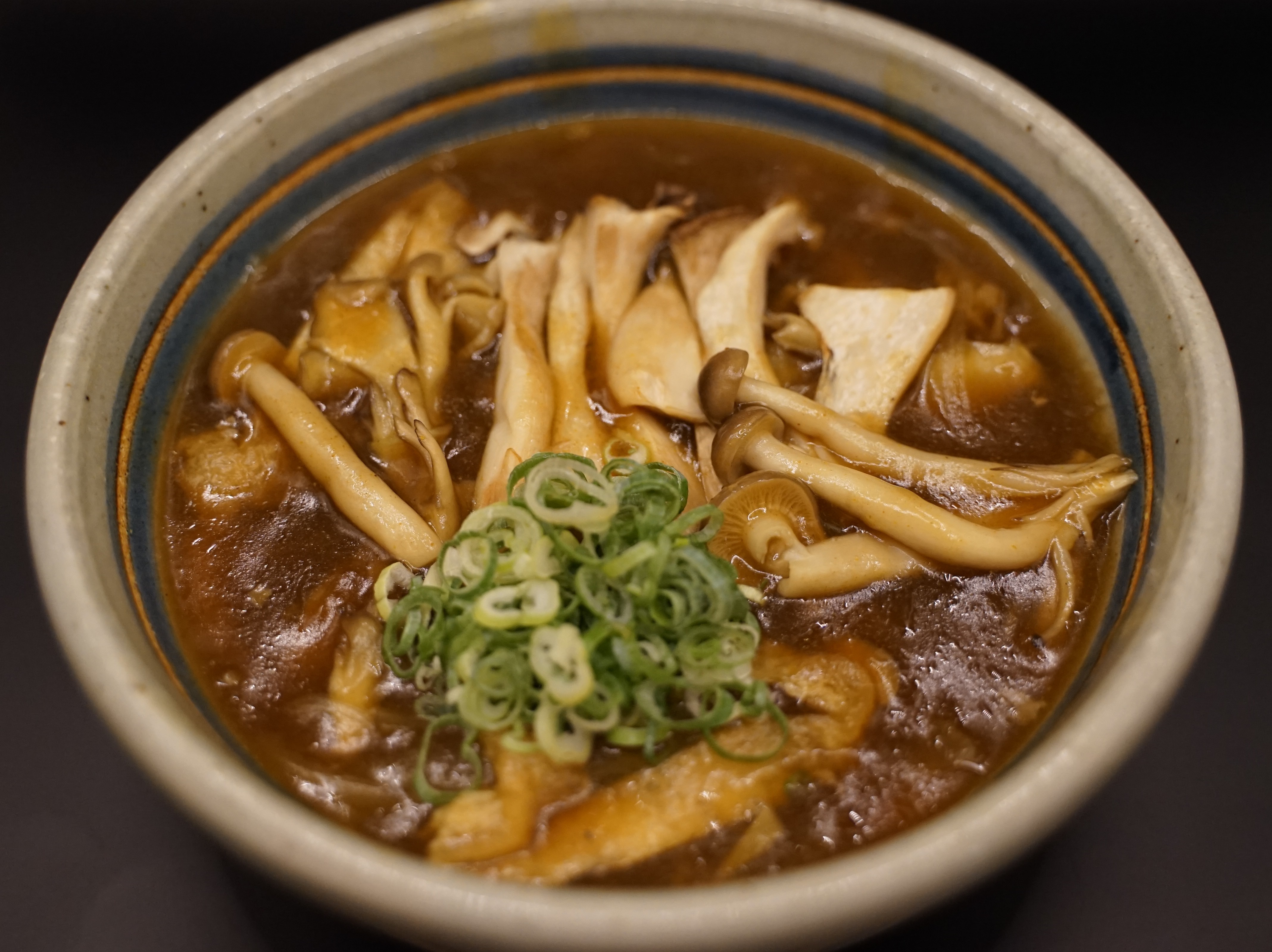 三種のきのこカレーうどん