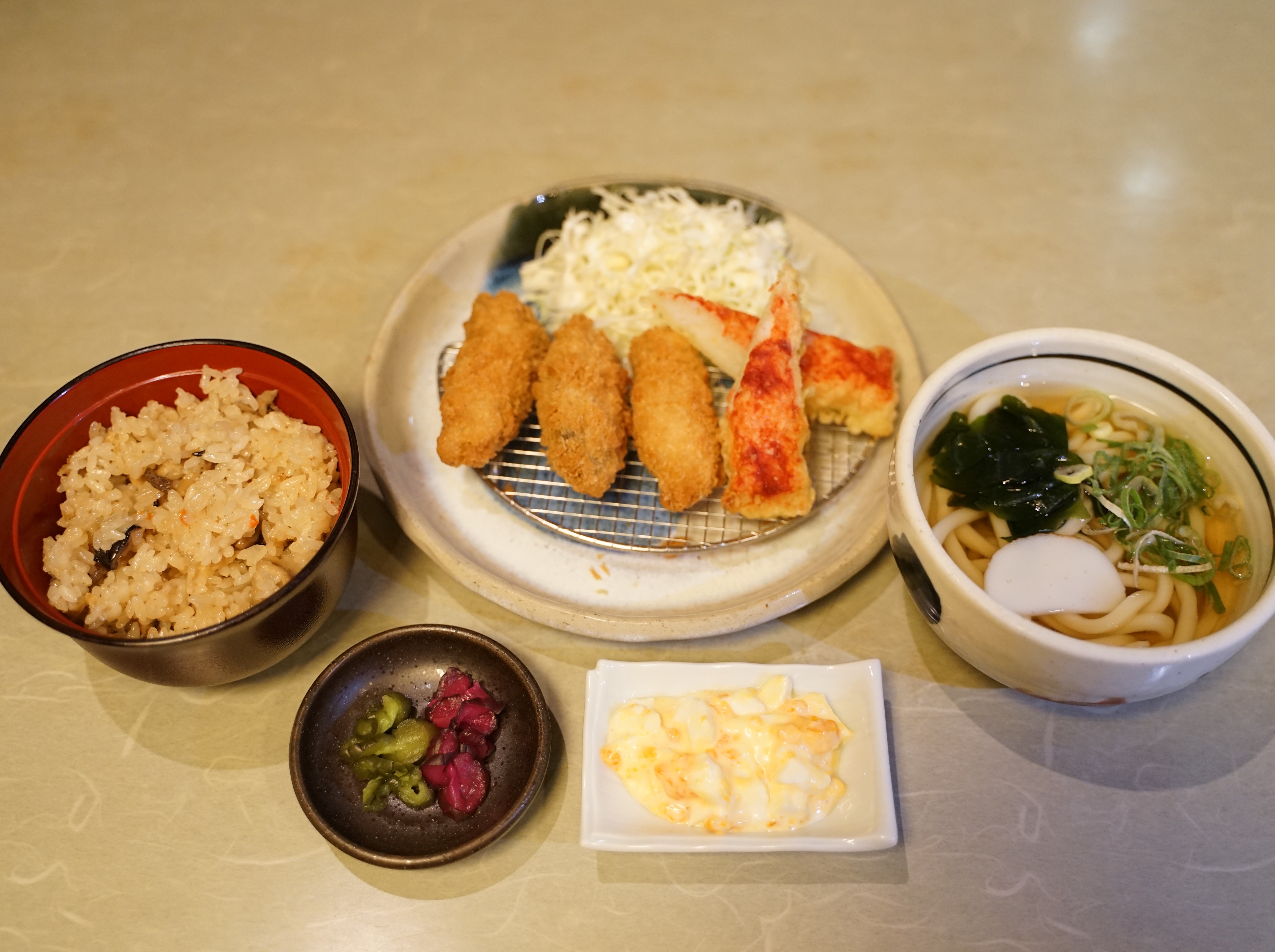 カキフライカニカマうどん定食